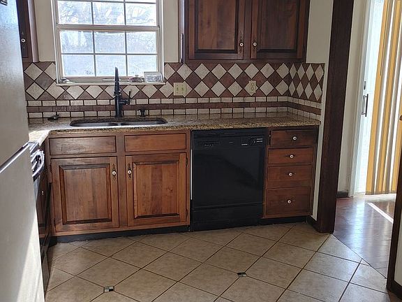 2nd image of 1927 Penwood Dr