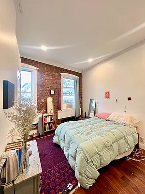 Rented by Mae Equities | media 12