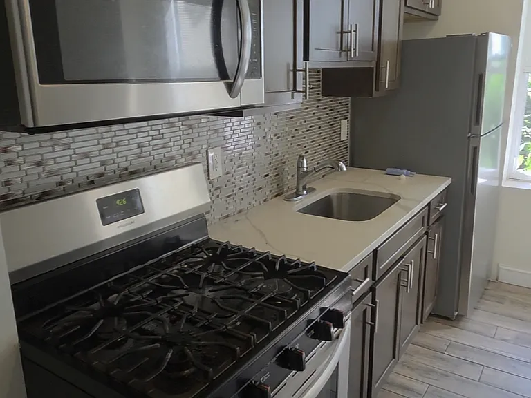 2811 Palisade Ave — Photo 3