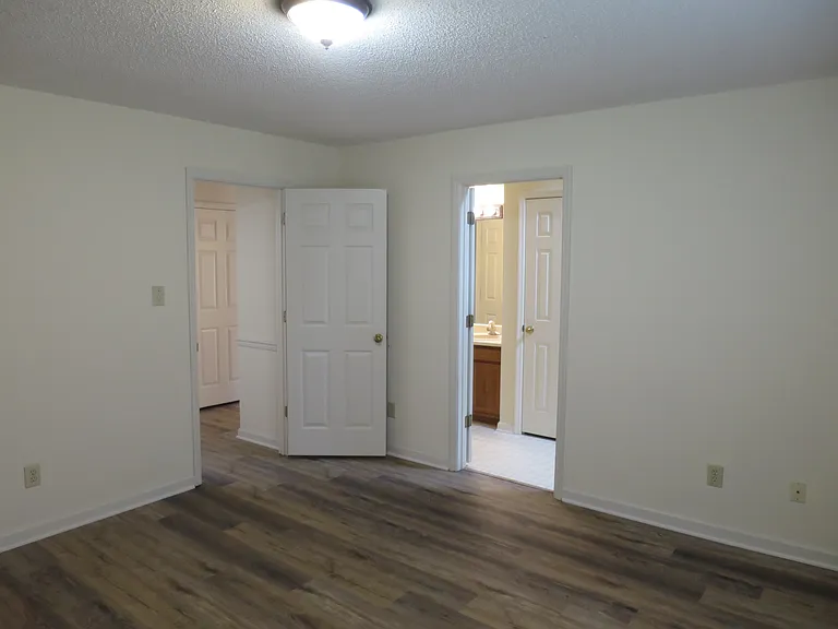 441 Eagle Brook Dr — Photo 12