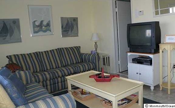 4th image of 020 Amber St APT A4
