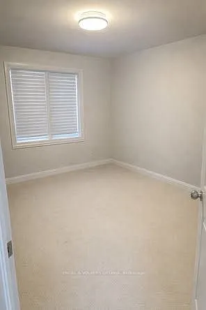 29 Franklin Cathcart Cres — Photo 17