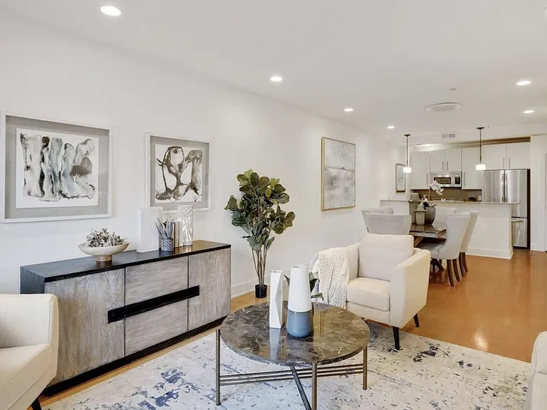 Large open living area that is great for entertaining