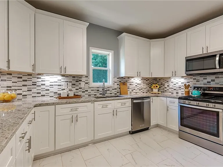 1016 Loma Linda St SW — Photo 3