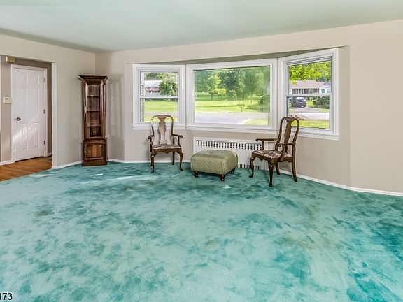 5th image of 47 Claire Dr