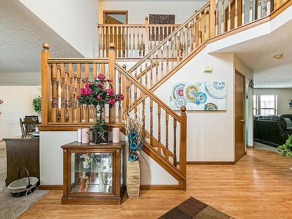 2nd image of 4668 Clayburn Dr E