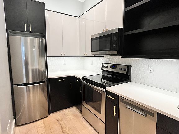 3rd image of 609 Communipaw Ave #1R