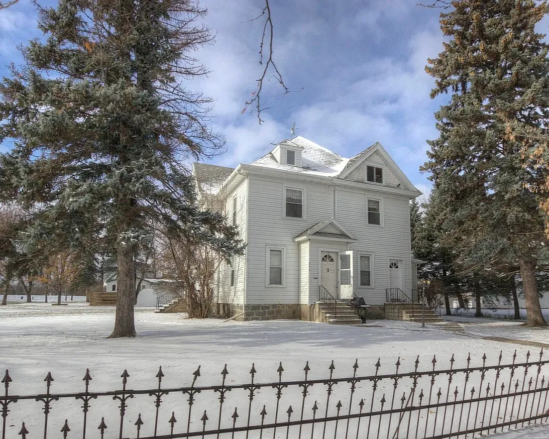Apartments near Ottertail River in Breckenridge! Available NOW! — Photo 1