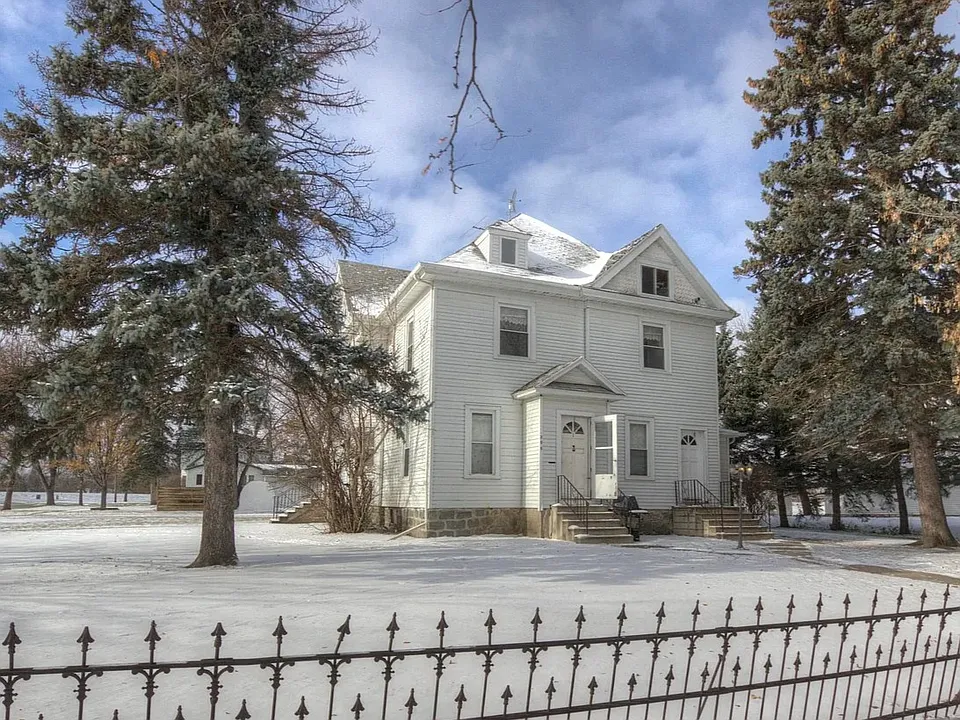 Apartments near Ottertail River in Breckenridge! Available NOW!