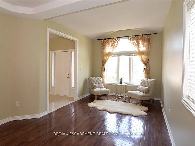 24 Bosworth St — Photo 2