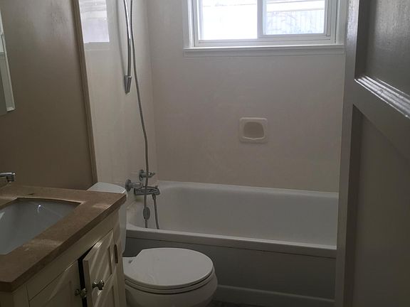 2nd image of 131 W Macarthur Ave