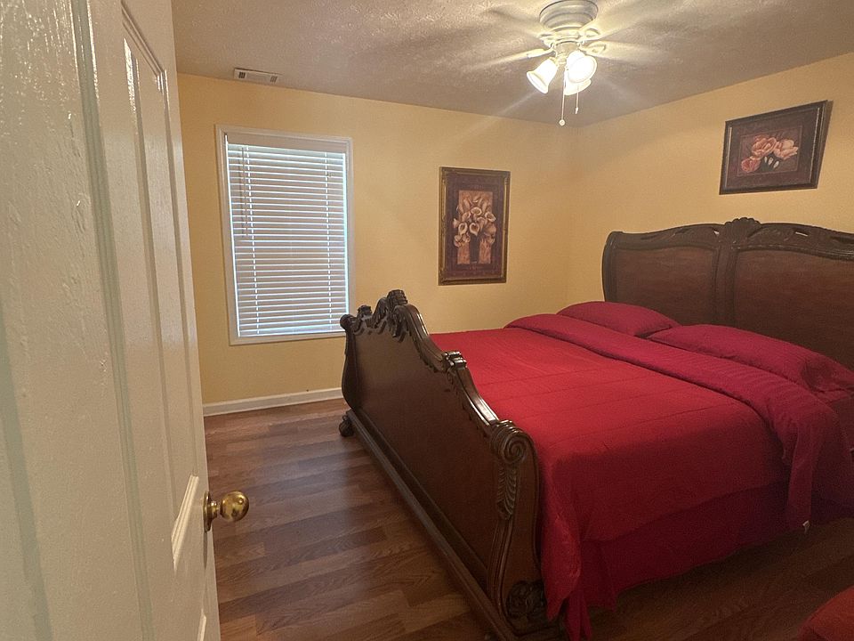 3rd bedroom with electric twin extra long beds with remote controls and walk in closet