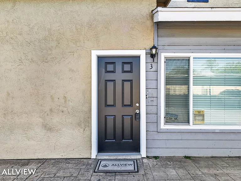 980 E Mission Ave — Photo 24