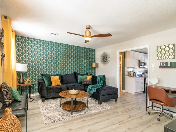 308 Denny Cir, Graham, NC
