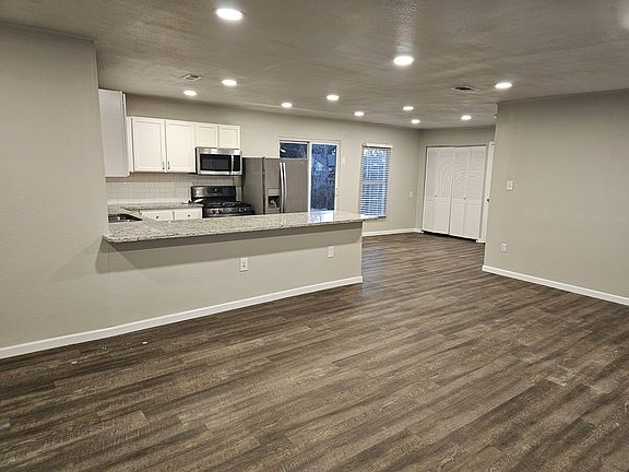 5th image of 500 Highland Dr