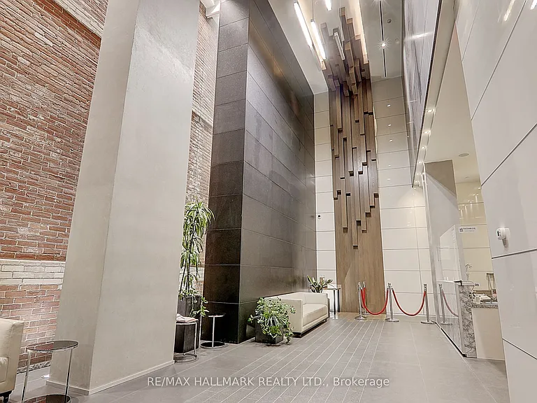 15 Grenville St #1406 — Photo 5