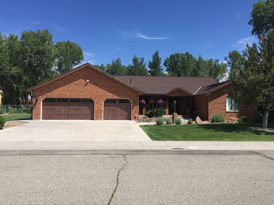 1st image of 210 Shadow Wood Dr