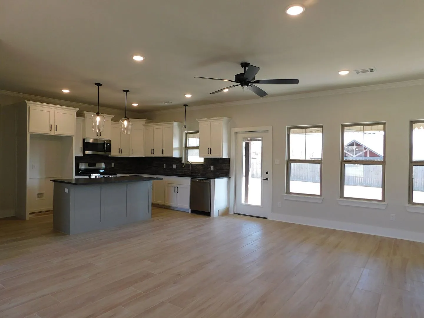 Executive Home for Lease Near Arkansas College of Osteopathic Medicine — Photo 3