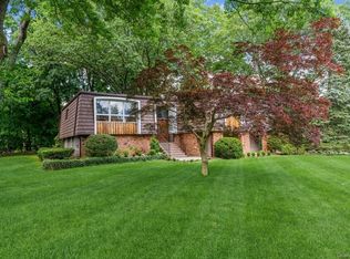 4 Penny Ln, Scarsdale, NY 10583