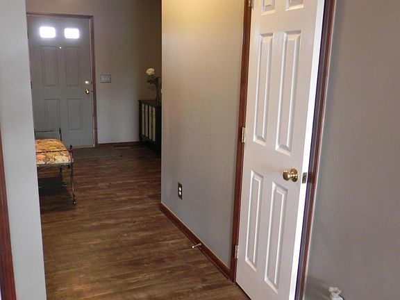 2nd image of 22 Orchard Glen Dr