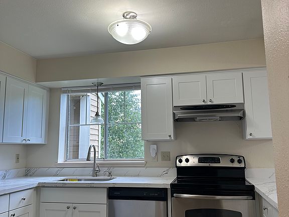 3rd image of 5300 Harbour Pointe Blvd Unit 305I