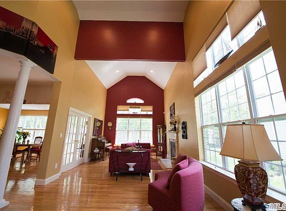 4th image of 17 Emilie Dr