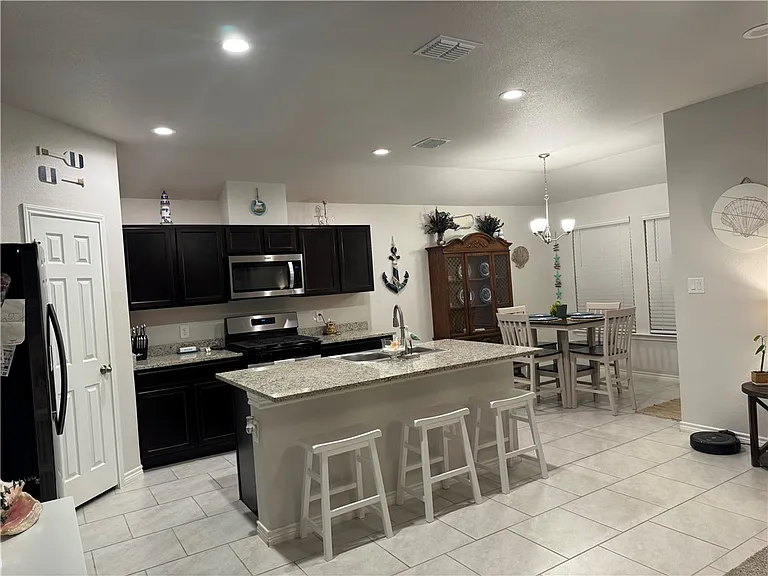 3946 Jayden Dr — Photo 8