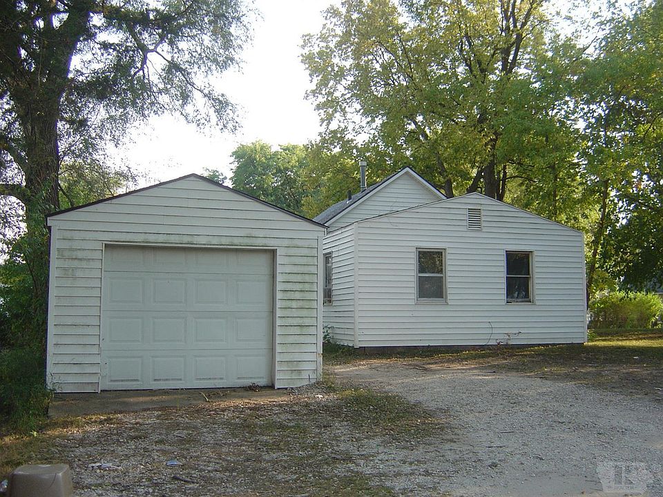 2nd image of 207 3rd St