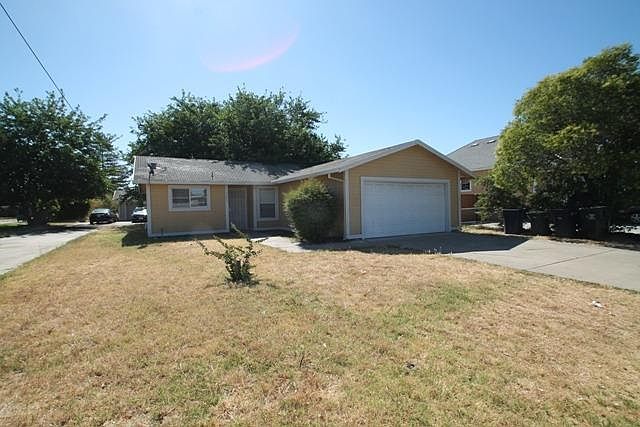 1st image of 7023-7021 Woodbine Ave