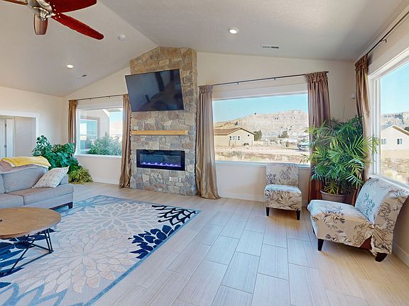 2nd image of 1095 Canyon Dr