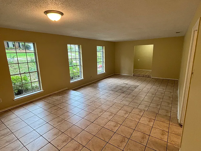 4609 Dogwood Dr S — Photo 3
