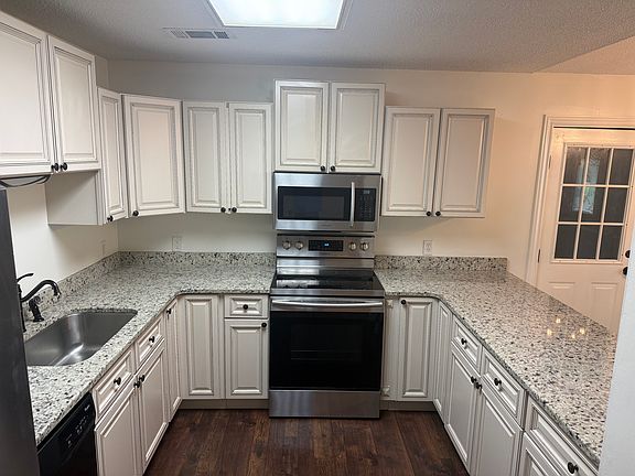 3rd image of 2605 Poplar Springs Dr