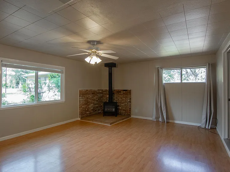 18623 Oasis Rd — Photo 10