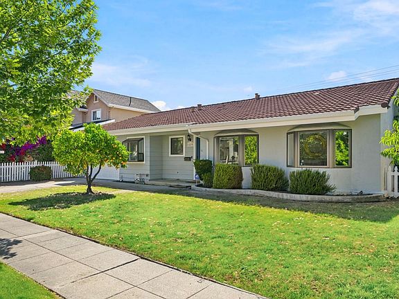 3rd image of 1819 Fallbrook Ave