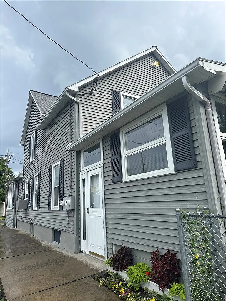 2 bed, 1.0 bath, 1248 sqft, $1,550 — Photo 2