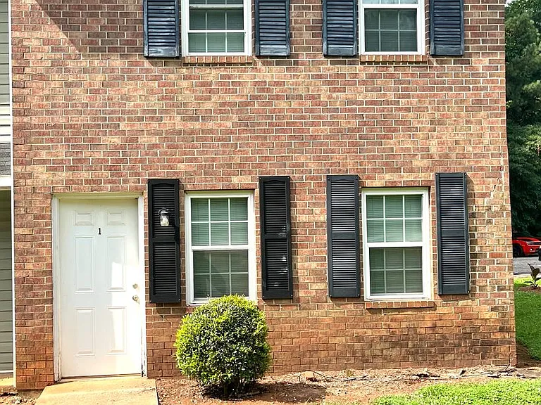 110 Chalfont Dr — Photo 1