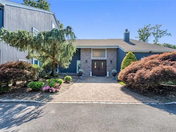 26 Tamara Court, Melville, NY 11747