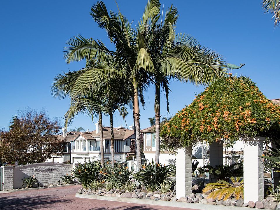 Gated Entry to Saxony at Encinitas Ranch