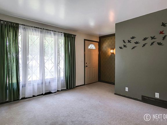 3rd image of 1516 Morewood Dr SE