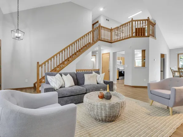 8578 Smokey Hollow Dr, Lewis Center, OH 43035