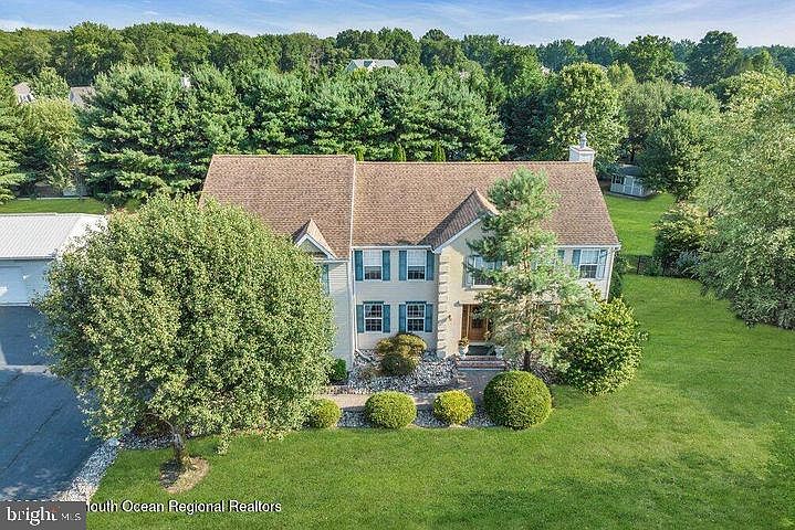 1st image of 318 Fieldcrest Dr