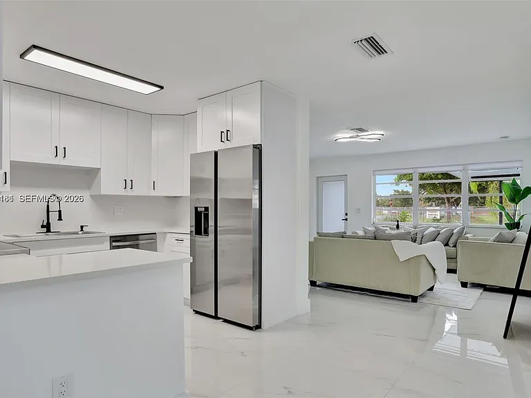 1220 NE 8th St — Photo 4