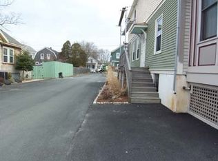 21 Peckham Ave #1, Newport, RI 02840