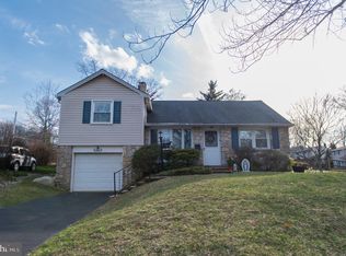 401 Red Barn Rd, Willow Grove, PA 19090