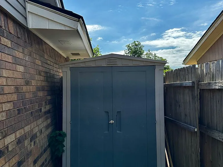 4720 NE Macarthur Cir — Photo 35