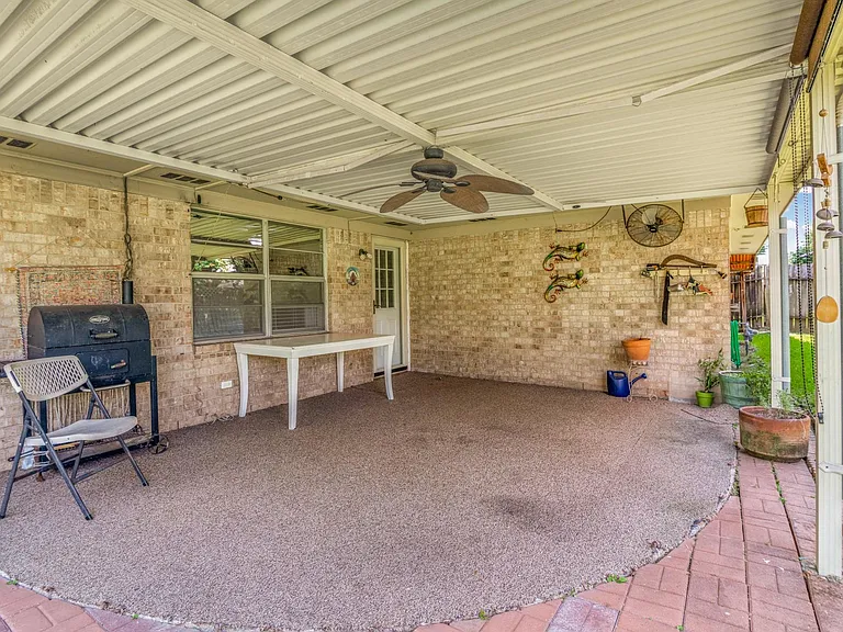 2202 Eaves Dr — Photo 25