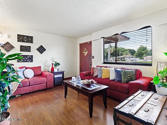 3rd image of 2510 CESERY Boulevard