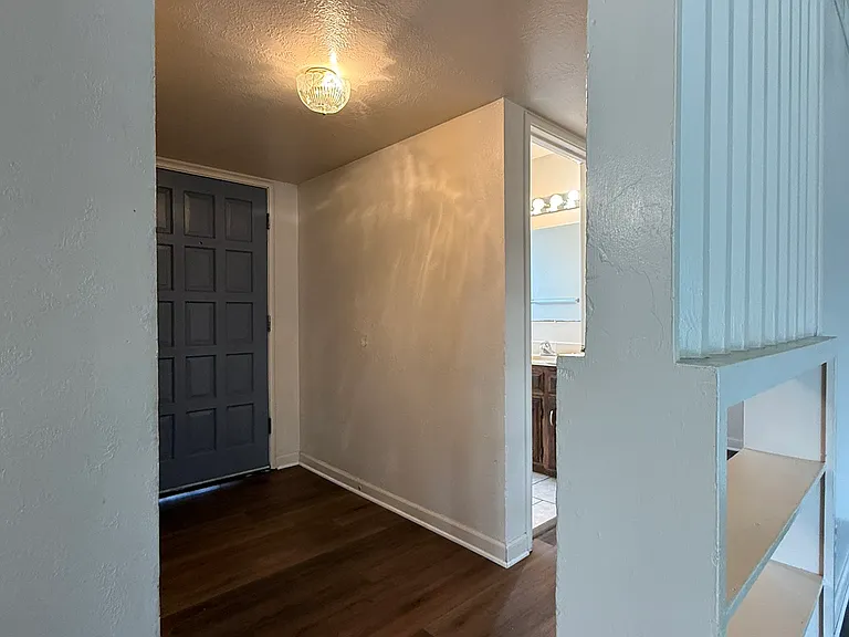 2644 8th Ave — Photo 3
