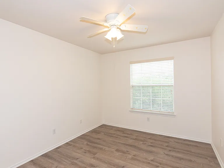 913 Coronation Way — Photo 28