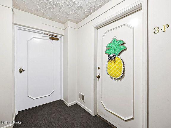 3rd image of 4875 Sherburn Ln Unit 3P